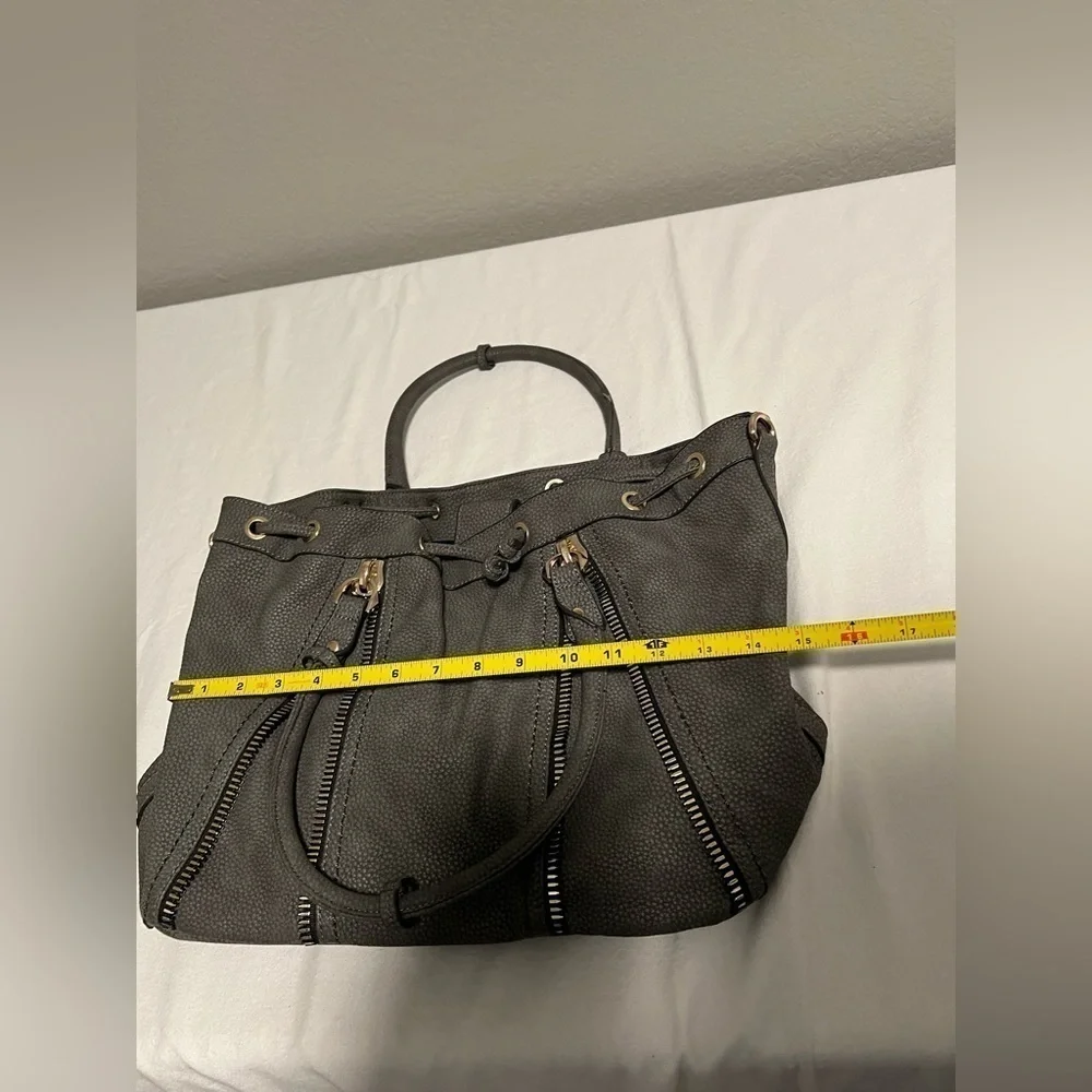 Gussaci Drawstring Shoulder Bag Purse Gray With Zipper Detail - Picture 11 of 13
